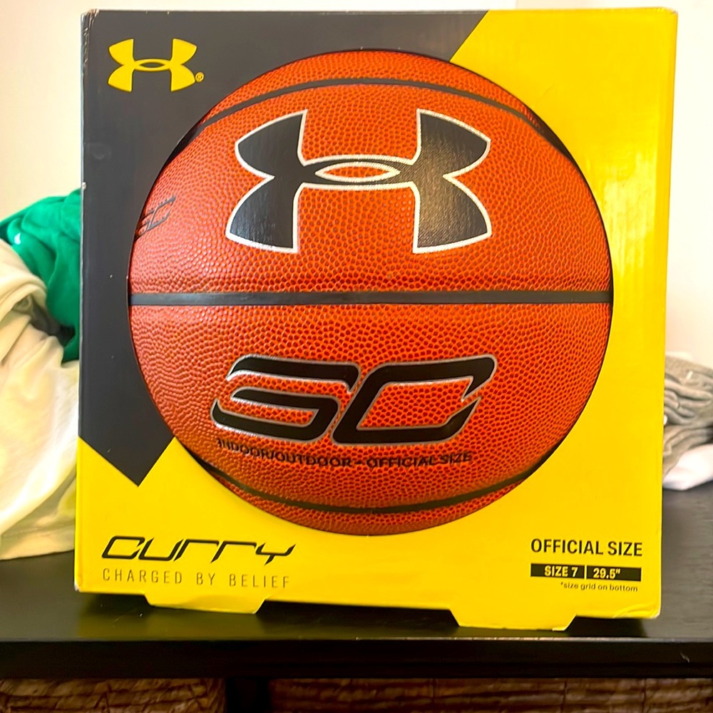 Mens size under armour basketball.